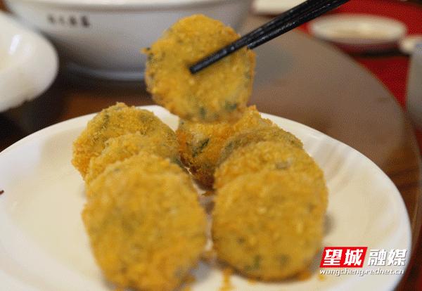 一条鱼在锅里煮的做法,一条鱼在各地的吃法