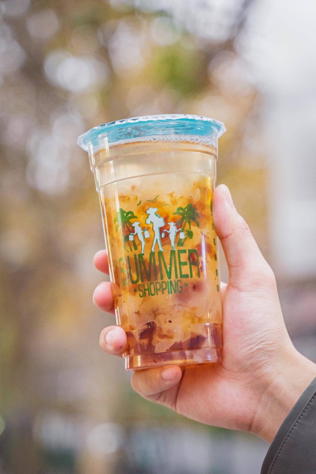 就这家连门都没有的2㎡小店,居然能在上海红17年?