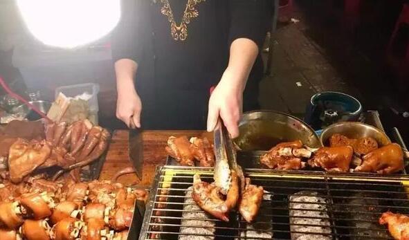 卖烤猪蹄一个月可以赚多少,烤猪蹄摆地摊真实一年能赚多少钱