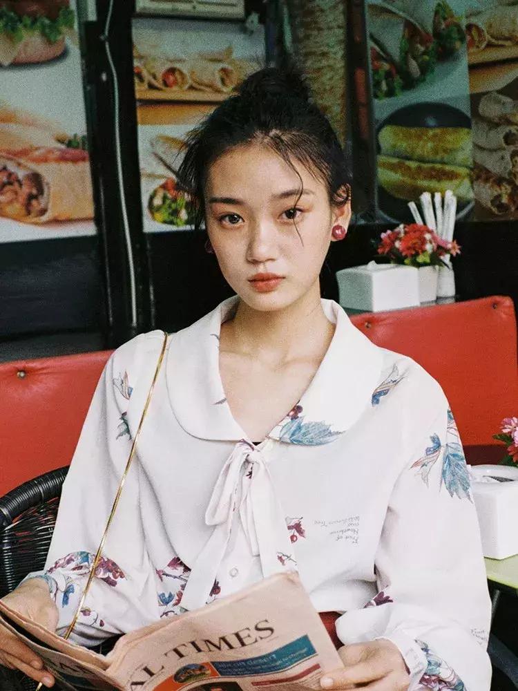 碎花衬衫和白衬衫哪个更好看,雪纺衬衫女夏季碎花领妈妈款