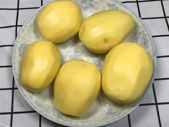怎样做土豆片又酥又脆又好吃,土豆片怎么做才好吃又简单