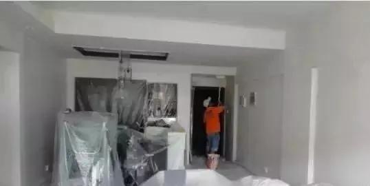 墙面大面积发霉渗水怎么办,墙面潮湿发霉是怎么回事