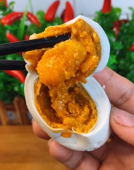 腌咸鸭蛋冒油的方法用麻椒可以吗,腌制咸鸭蛋的方法大全家常