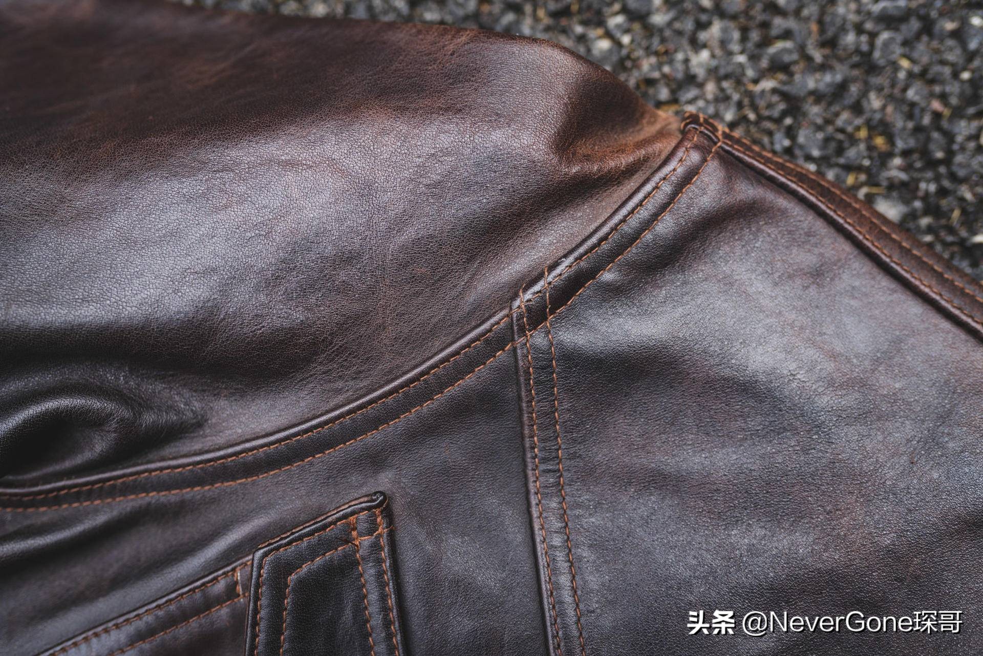 一件美特斯邦威衬衫,一件橘色衬衣