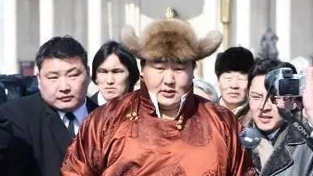 小人物的总统梦：蒙古相扑狠人朝青龙，除了摔跤还有远方