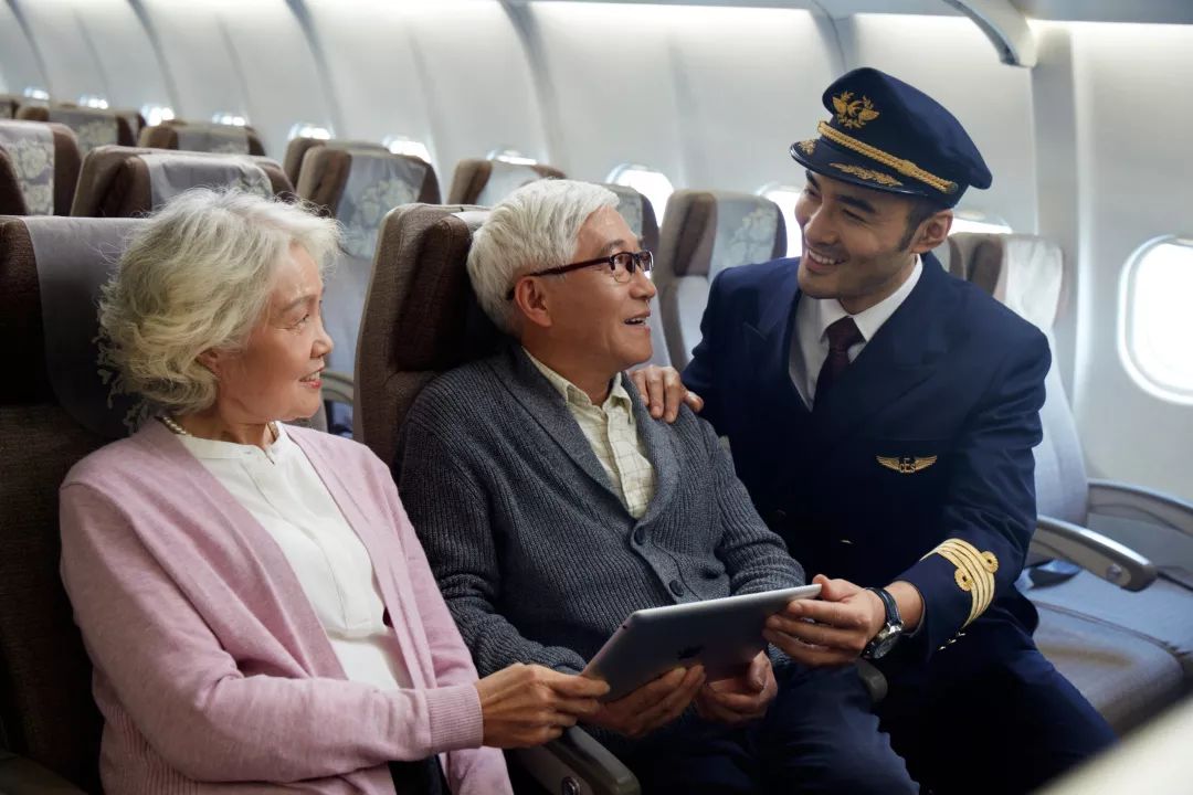 坐飞机都要交什么钱,坐飞机保障钱有必要交吗