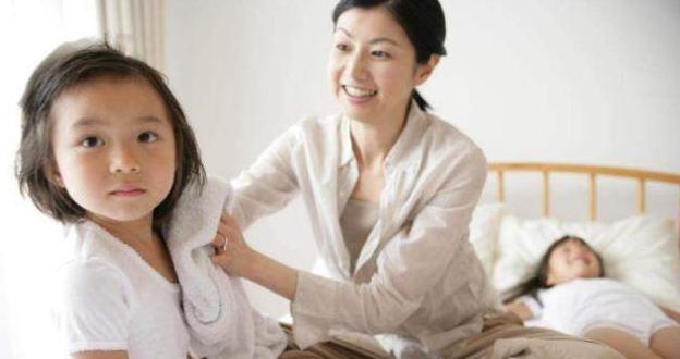 10岁女孩往*体下**塞东西，宝妈发现后慌忙送医，孩子：觉得好玩而已