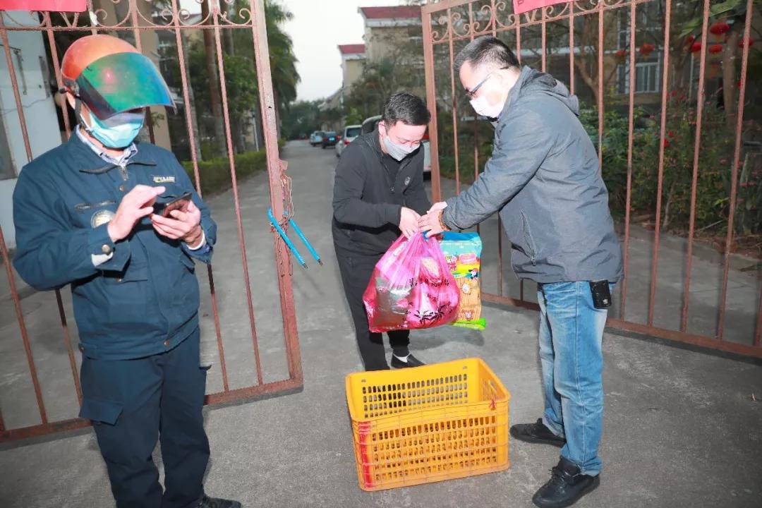 坚决阻击疫情丨兰洋镇蓝洋居：*党**员服务队为居民提供保姆式服务！