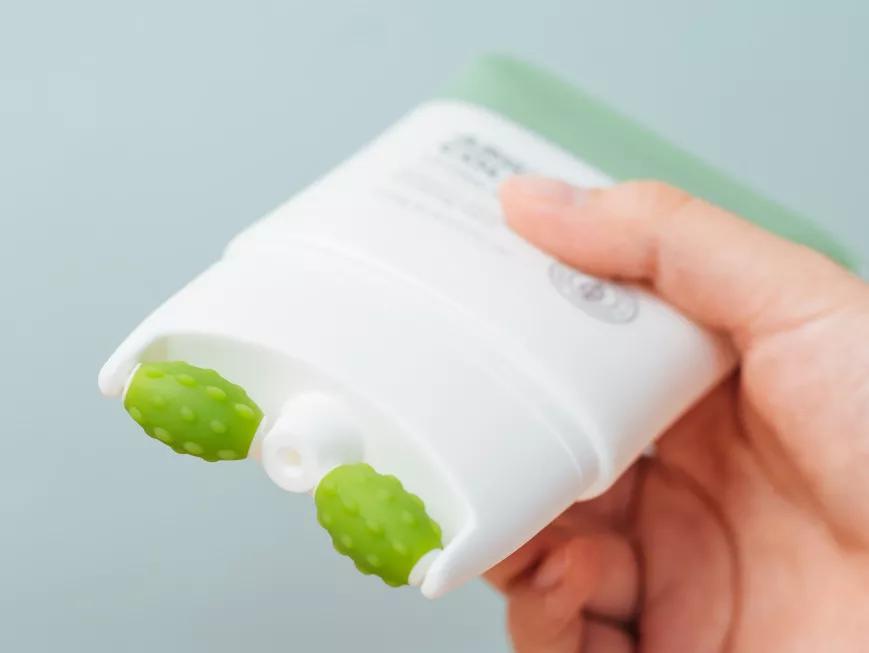 有颈纹和没有颈纹的女人,女人有颈纹怎么办