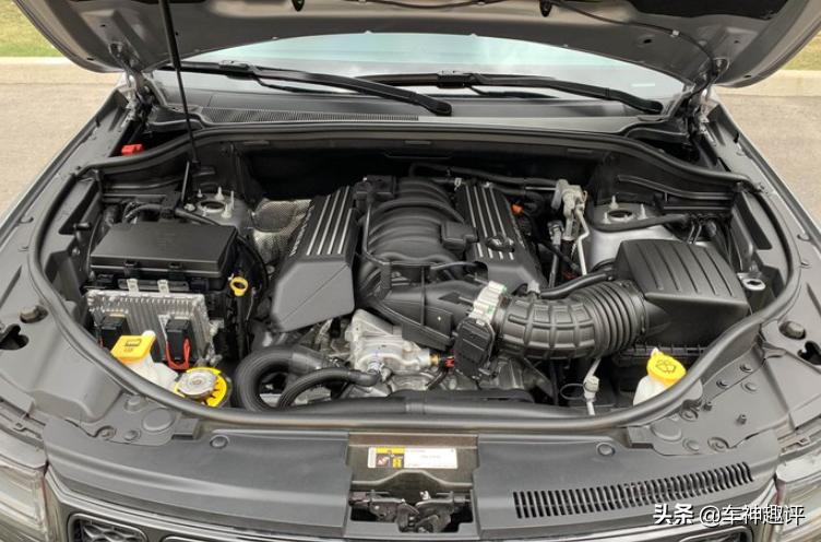 途乐大切诺基霸道哪个好,大切诺基srt试驾体验