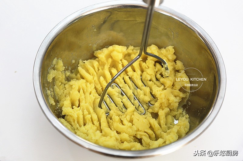 油炸酥脆土豆,土豆这样做怪不得孩子还想吃