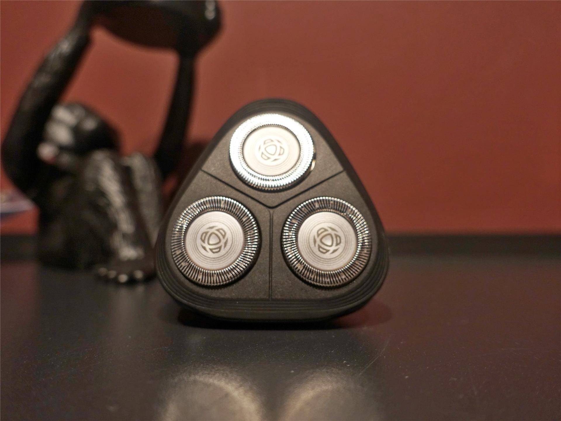 飞利浦电动剃须刀s2306使用方法,飞科剃须刀fs903和飞利浦s2302