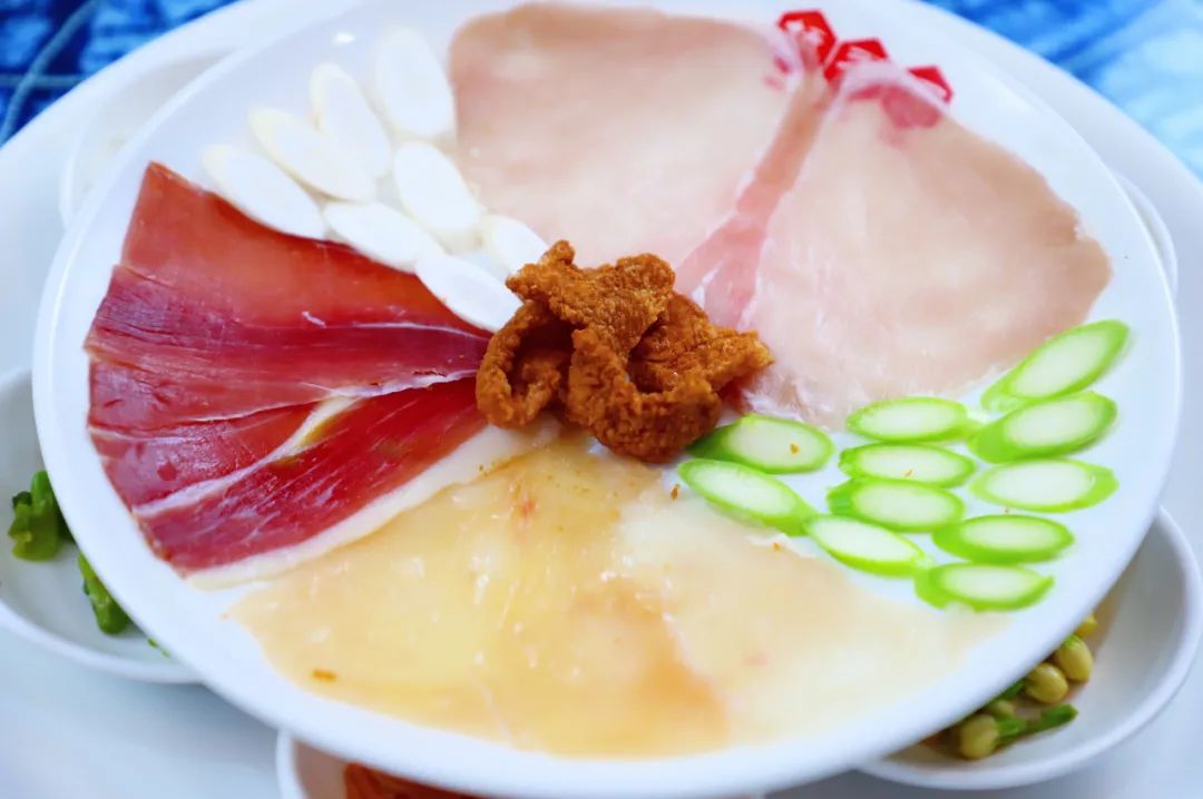 过桥米线汤底的简易做法,过桥米线汤底是什么做的