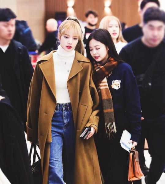 加拿大鹅好看的款,一万多的加拿大鹅羽绒服