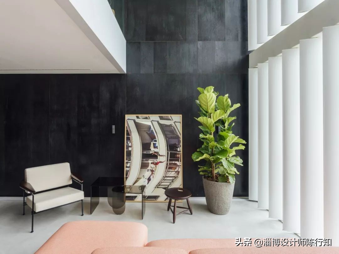 旋转楼梯有没有高端一点的,旋转楼梯适合轻奢风还是新中式