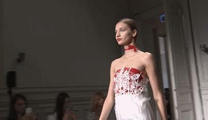 兰公子变身“巧手神探”百乐门老板娘｜纸上刺绣，别具匠心