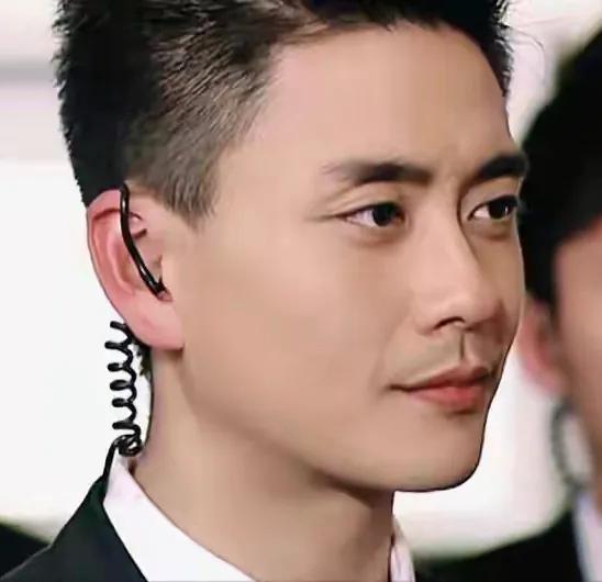 天生“花心脸”，痞帅不油腻，这6位自带坏男生魅力，不耍帅也酷