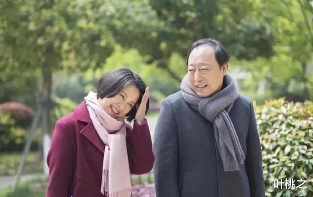 当妻子放弃一切远离你的时候,当你老了你老伴走了