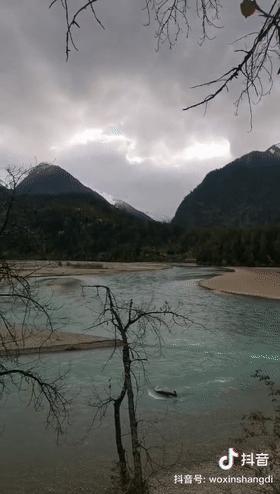 这对神仙眷侣，率300万抖音粉丝“云冒险”，获5000万网友点赞