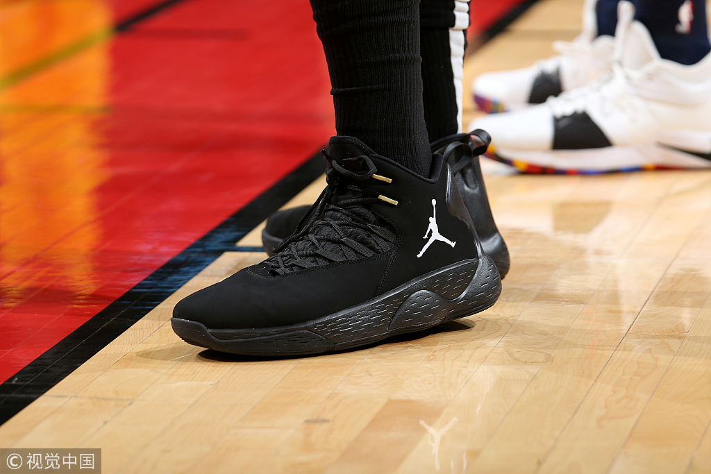NBA今日球鞋精选:上脚两双联名款!火箭赢了,“鞋王”嗨了