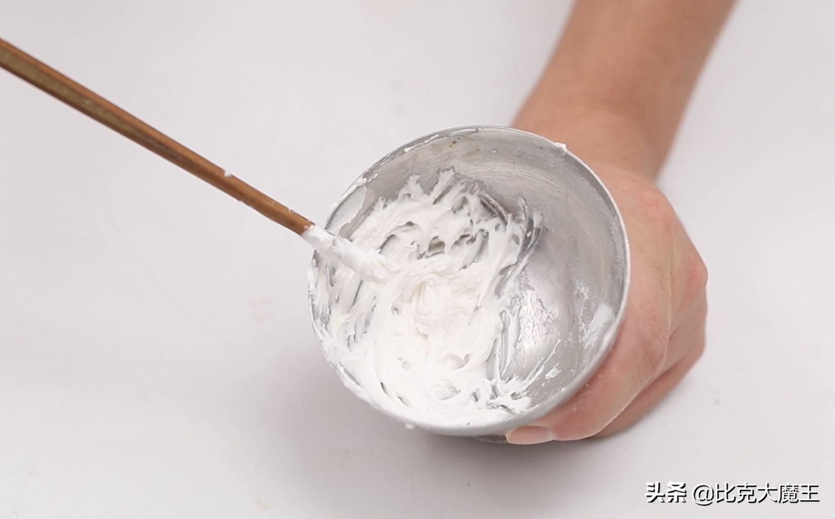 白墙脏了不用重新刷，墙壁上抹一点，简单擦一擦就干净，省力省事