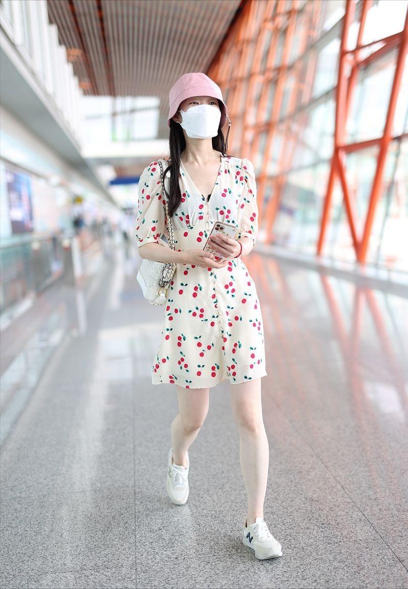 宋轶小雏菊印花裙,宋轶牛仔短裙穿搭