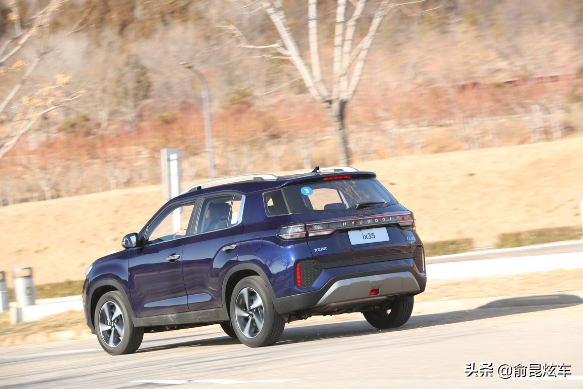 试驾黑色全新北京现代ix35,最新款2.0升北京现代ix35试驾