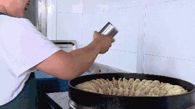 早餐界的“扛把子”，宁可扶墙走也不能错过的一家锅贴店