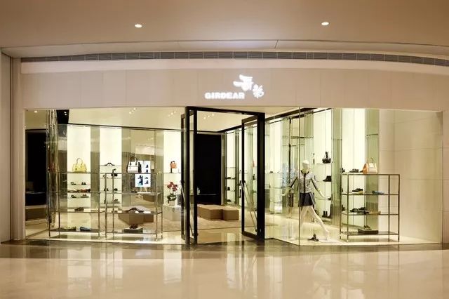 碰瓷娇兰、重金属超标，这家披日本皮的10元店你一定买过