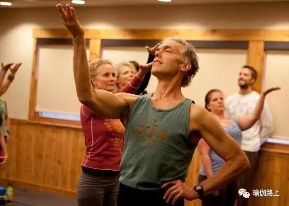 5个技巧让瑜伽体式练习,变成动态的冥想