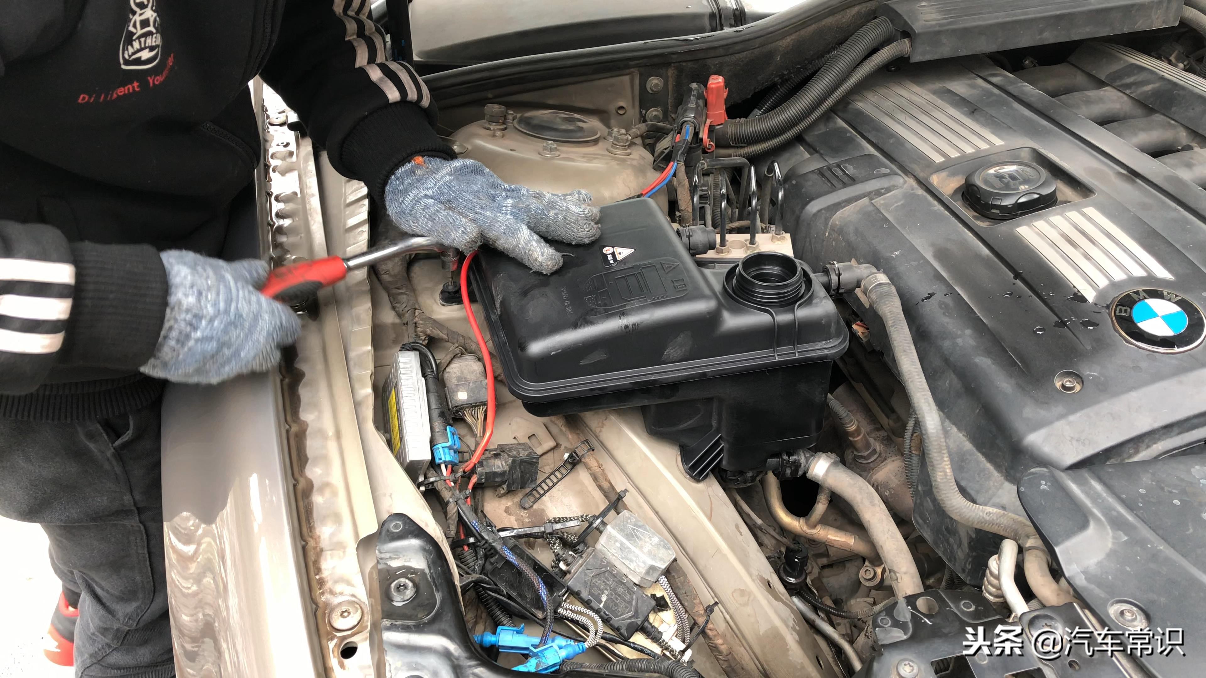 发动机水堵漏水需要全部更换吗,发动机水箱漏水最快的修补方法