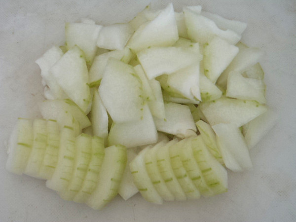 煮鱼汤要白,煮鱼汤时切记四放三不放