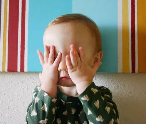 小孩躲猫猫的心理现象原理,小孩儿躲猫猫为什么只藏头