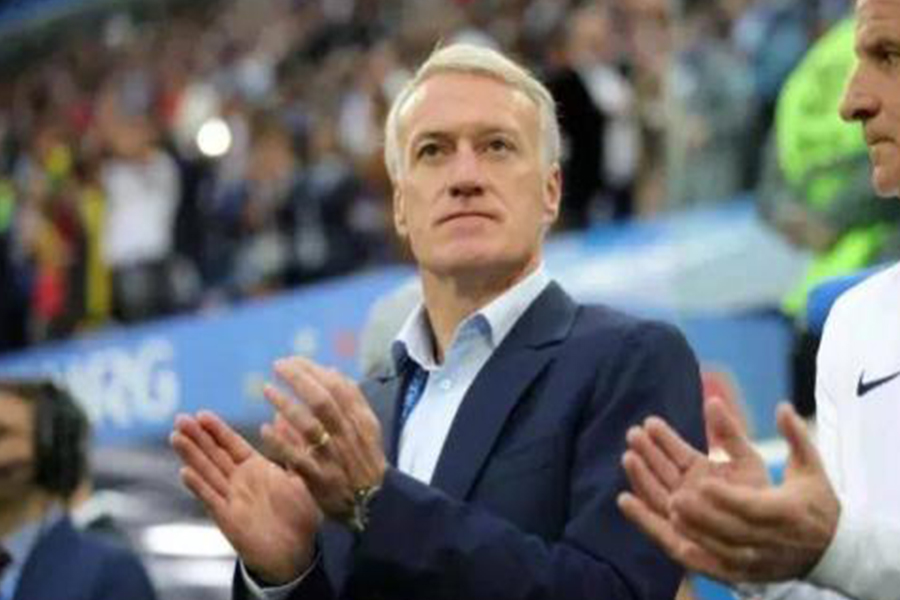 法国足球主教练德尚夺冠,法国主帅德尚当年是队长吗