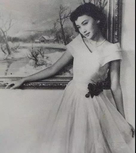 金庸和夏梦谁最美,夏梦让金庸只能单相思的女子