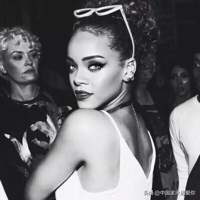 蕾哈娜,人气超过LadyGaGa