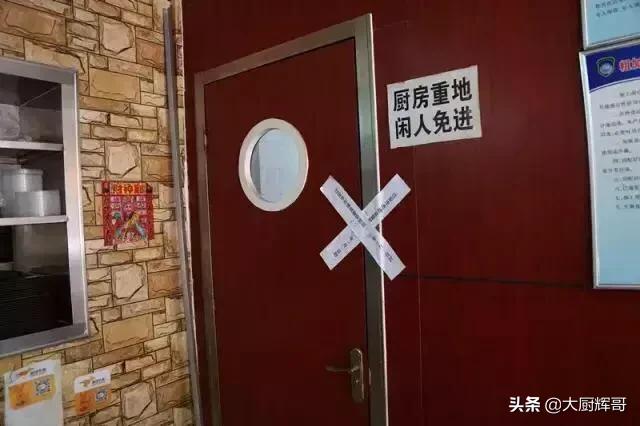 这样的炸鸡和汉堡你敢吃吗?起底华莱士,上万家店在裸奔,我泪目