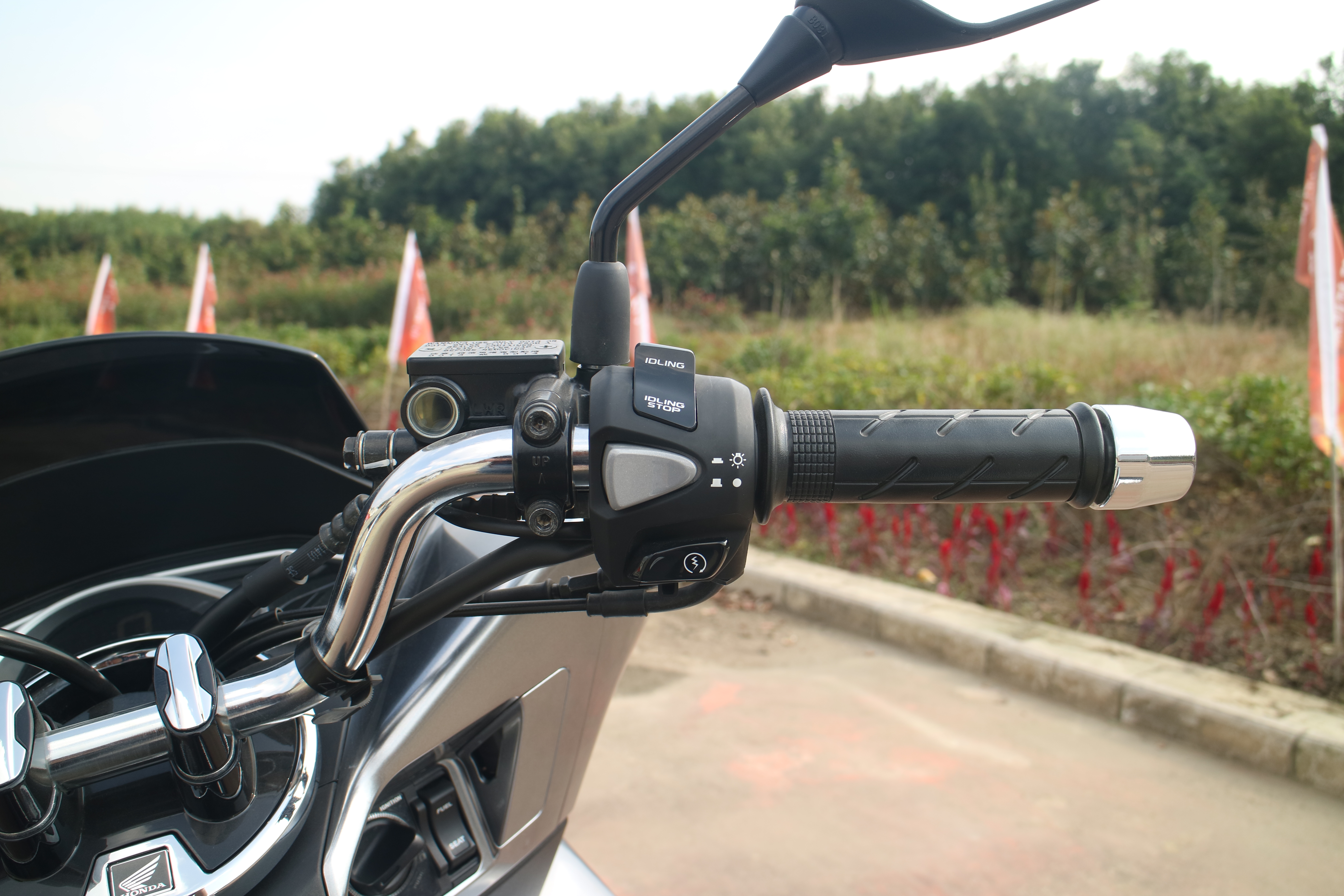 五羊本田pcx160自驾游,长阳五羊本田