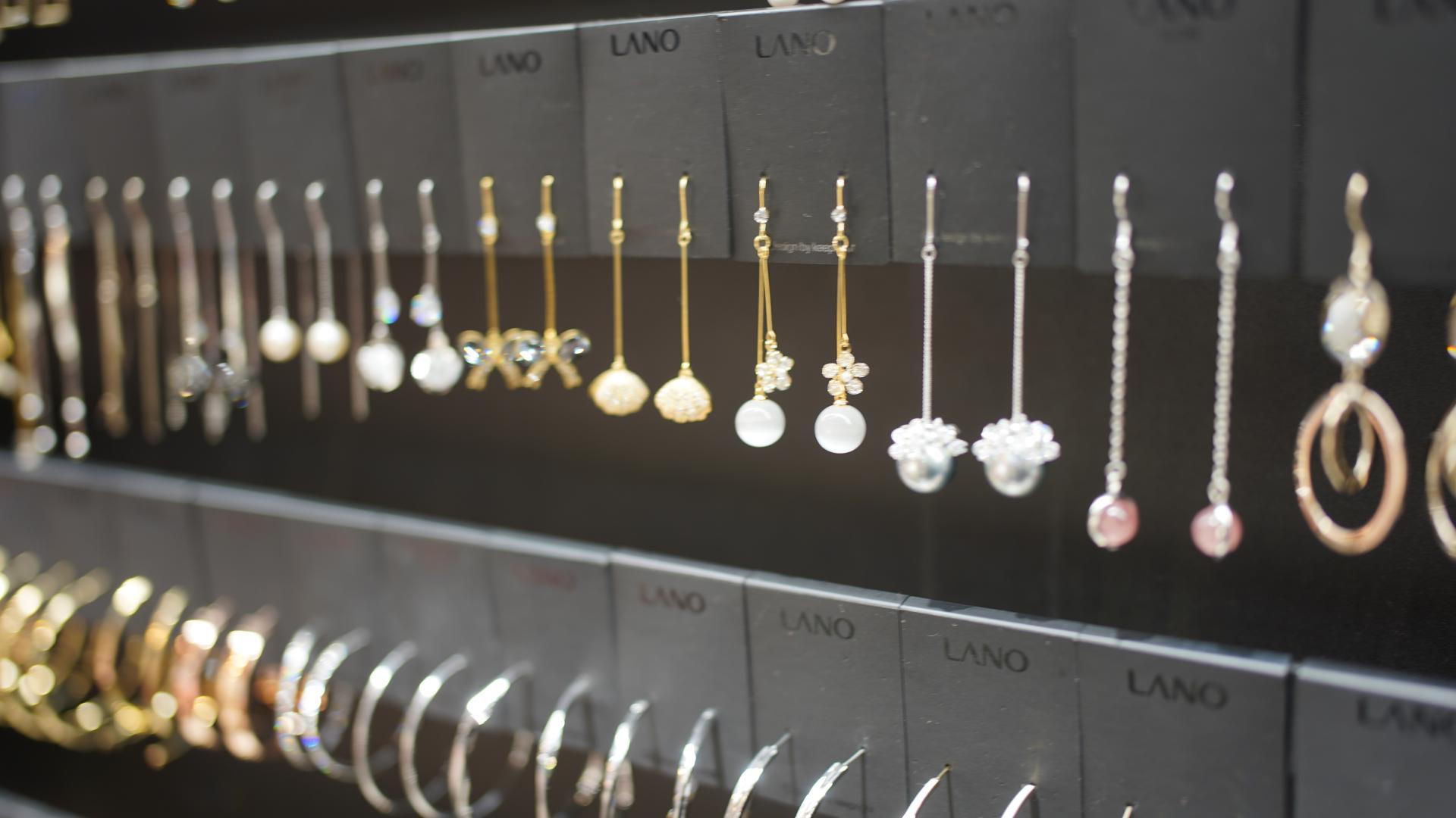 永诺yn35mmf2标准定焦镜头测评,永诺35mmf2和适马35f2对比