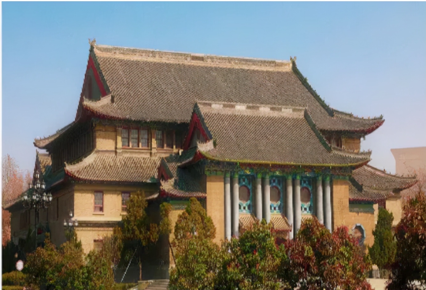 坐落河南,中国最美之一,这所双一流大学火了!坐拥宫殿式建筑!