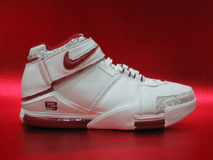 盘点詹姆斯的球鞋,詹姆斯十大巅峰时期球鞋