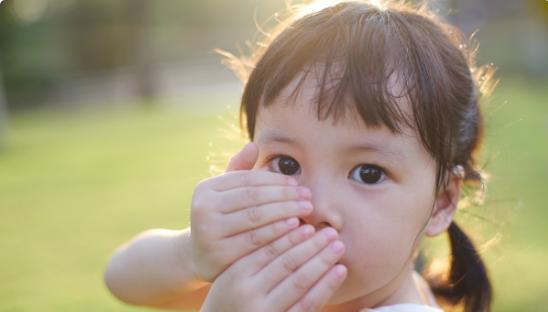 孩子摸*处私**、夹腿、蹭被子，这几个小细节，父母千万别忽视