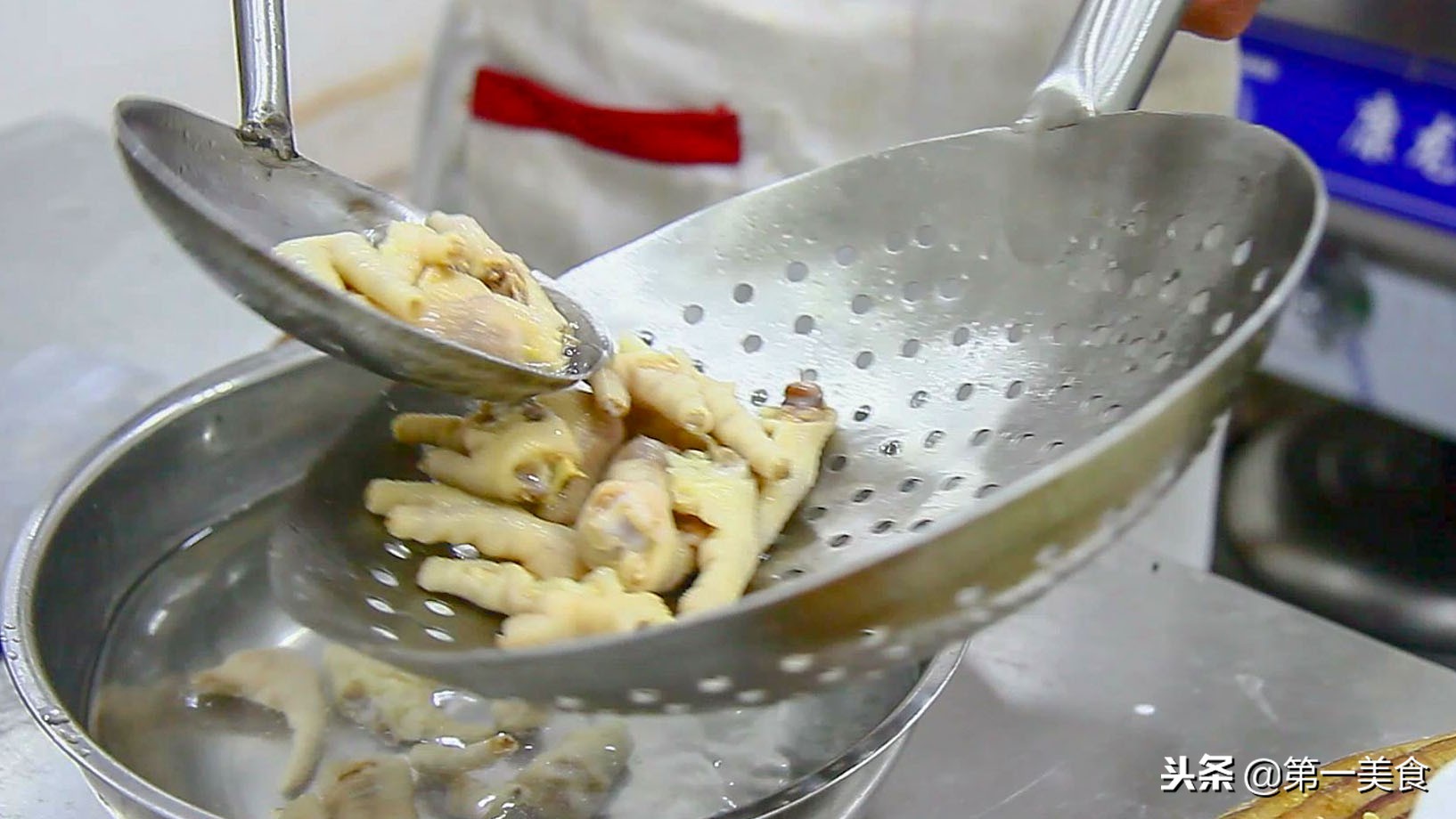 厨师长教你做泡椒凤爪,泡椒凤爪的做法厨师秀