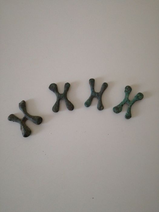 朗姆酒、白兰地、*药火**甚至是平底锅和蜡烛,都可以运到非洲换黑奴