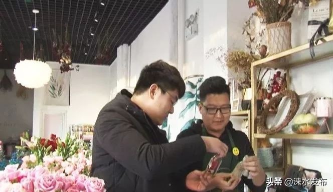 以花为媒,涞水的小哥哥拥有让女孩羡慕的别样人生!