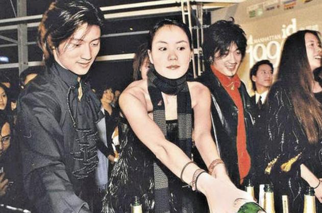 谢霆锋王菲近期同台,王菲谢霆锋罕见同台