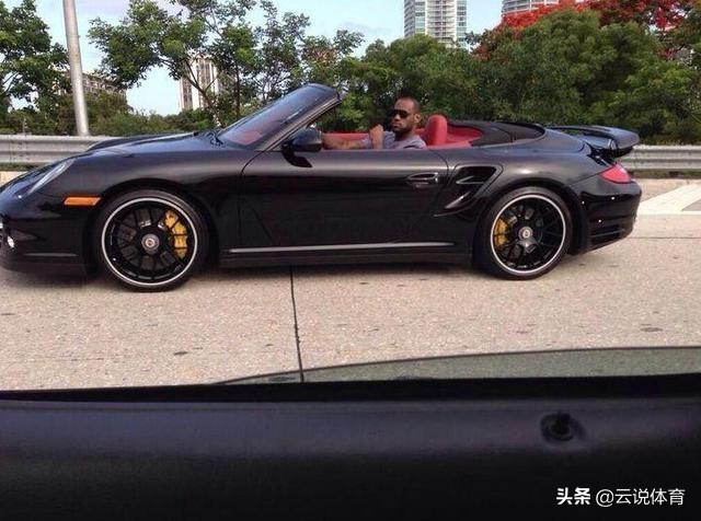 NBA巨星从不差钱：詹皇18岁开2003悍马H2