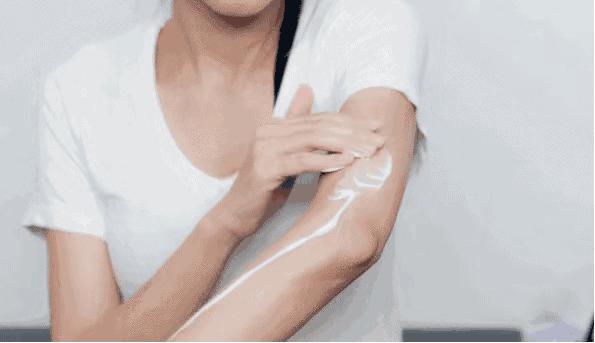 脱掉衣服以后拼的都是身体乳！