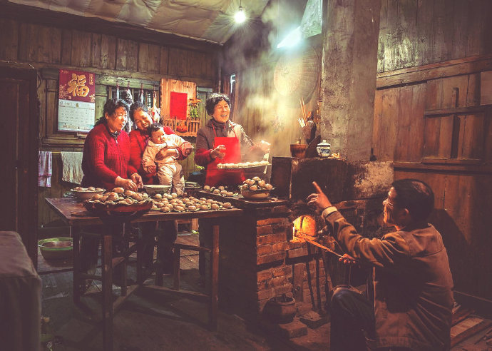 西双版纳地处祖国西南边陲,西双版纳当地人靠什么生活