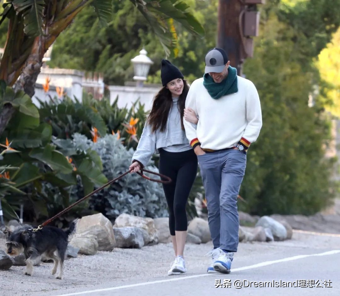 街拍白色乐福鞋,达妹街拍图文